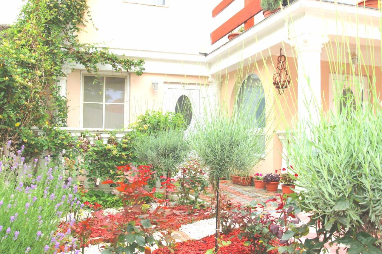 Yox Apartment 4 Oradea Εξωτερικό φωτογραφία