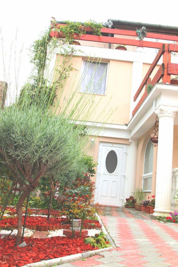 Yox Apartment 4 Oradea Εξωτερικό φωτογραφία